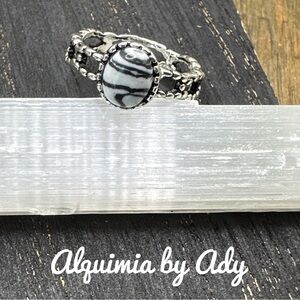 Alquimia by Ady Silver and Black Statement Ring howlite